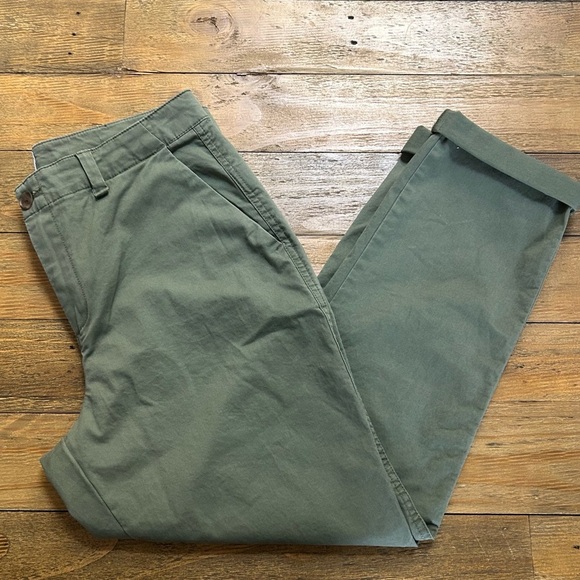 GAP Girlfriend Midrise olive Chino Pants Perfect 90’s preppy online sold out - Picture 5 of 10